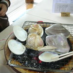 Kominka Shokudou Mochiduki - 焼はま　炭火焼バージョン　１人前2000円(漁の具合で量や大きさは変わります）