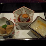 日本料理 とくを - 11.2.28　鮪の佃煮風、黒豆ゆば、のれそれ