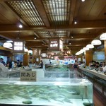 博多料亭 稚加榮 - カウンターから見た店内。非日常。