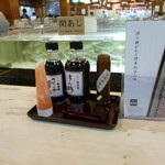 博多料亭 稚加榮 - 卓上の調味料。明太子もフリーで食べられます。