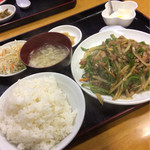 満城香 - 青椒肉絲定食820円