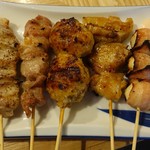 屋台屋 博多劇場 - 博多串焼き5本盛り合わせ680円(税抜)