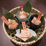 Shinjukuyasukunidoorisakabajounetsuhorumon - ◆あっさり塩４種盛り　