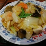 阿里城 - 中華丼（スープ、デザート付）700円（税込）