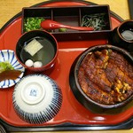 あつた蓬莱軒 - 蓋を開けると・・・