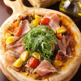 Share with everyone ♪ Enjoy wine with snack PIZZA!