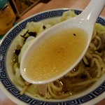 特級豚骨 中華そば 湊生 - 【2017.8.2(水)】キャベふじ麺(並盛・200g・塩)780円のスープ