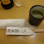 お茶とお絞り、お箸