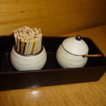 あつた蓬莱軒 - 山椒と楊枝