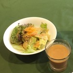 フォンダ サン ジョルディ - アミーゴランチ1,200円、サラダとガスパチョ