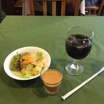 フォンダ サン ジョルディ - アミーゴランチ1,200円、サラダ、ガスパチョ、アイスコーヒー