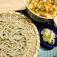 手打ちそば 大石 - かき揚げ丼とせいろ、小鉢は切り干し大根の煮物