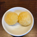 Nikukai Uno - ピンポン球くらいのチーズパンが２つ