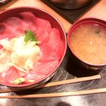 築地あらき水産 - マグロ丼　500円