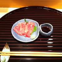 新ばし 笹田 - 幻のナガスクジラの肉です。味は大間の本マグロ大トロ＋α。美味すぎます！