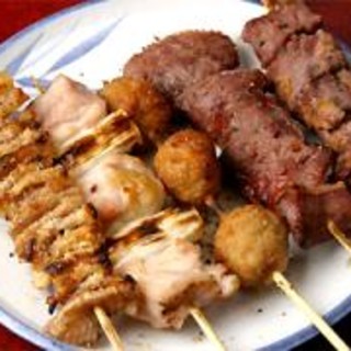 当店自慢の焼鳥は、炭火で一本一本じっくり丁寧に焼き上げております！