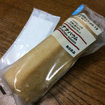 ファミリーマート - 無印良品「バナナバウム」。
イートインで食せるように、お手拭きまで付けて下さいます。
地域に役立つ親切なコンビニ！
