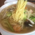 広東料理 シュウロン FS - 細麺です
            スープは塩味です