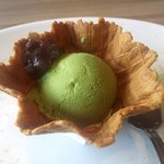 ピエトロ - ワッフルボウルアイス　抹茶とあずき