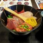 Hokkatsu Maguroya - おまかせ丼　1580円