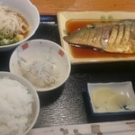 安兵衛 - サバの煮付け定食。
            濃すぎず絶妙な味付け!!!
            また食べたい(。>д<)ｳﾏｳﾏ