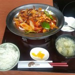 Shaowei Yam Mouko Hinabe - 干鍋（アツアツゲソと唐辛子）