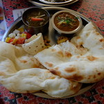 アカーシュ - A定食 1100円 ほうれん草とチキンのカレー