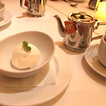 ベンジャミンステーキハウス - アイスクリームとお茶