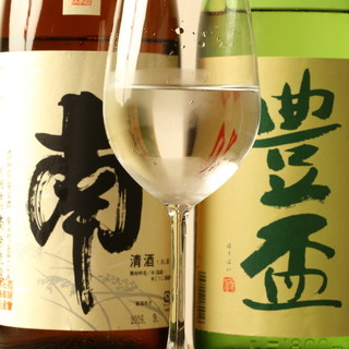 各国のワインと季節ごとの日本酒が自慢のラインナップ