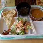 ダタール - 朝食はインド系カレー料理