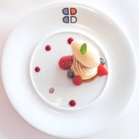 ブラッスリー ポール・ボキューズ 大丸東京 - デザートセット 1026円 のタルトシトロンと赤い果実 アーモンドのヌガティーヌ ホワイトチョコレートのグラス