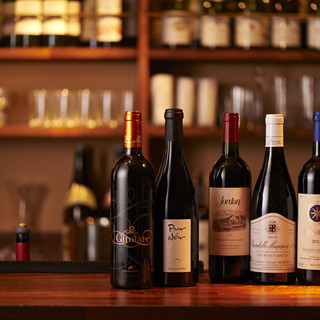 Enjoy wine carefully selected by the owner who is a qualified sommelier.