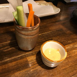 天ぷら 飛鳥 - お通しの野菜スティック