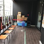 カネキッチン ヌードル - 店舗入り口