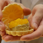 銀座 しのはら - フォアグラマンゴー最中