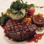 フレンチレストラン ミクニ サッポロ - 【2011年3月訪問時】びえい牛フィレ肉のロティ～フォアグラとカブの柚子味噌風味ミルフィーユ仕立て～コート・ド・ローヌソース