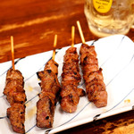 立飲み たきおか - レバーとカシラの定番串で一杯。