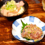 立飲み たきおか - まずはアジのなめろうと煮込みです♪