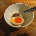 喜元門 - 子ども用の取り皿とサービスの味玉1/2