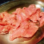 塩ホルモン 炭楽 - サガリ(横隔膜の肉)は400円+税