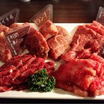 NO MEAT, NO LIFE.3rd - 五種盛り！さすが和牛。全部美味い