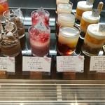ショコラトリー・パティスリー ソリリテ - 色鮮やかで涼しげな、ヴェリーヌ（グラスデザート）もズラリ