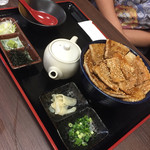 Shunsensakaba Irasshai - 豚丼（中）出汁付き（＾∇＾）