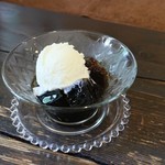 Kohi Hana - サントス・ニブラの豆を使った自家製コーヒーゼリーです。