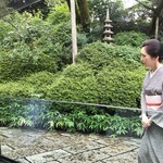 菊乃井 - 女将さんのお見送り