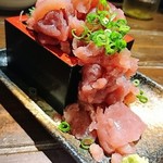 中落ち百円の居酒屋 まぐろんち - マグロ中落ち     ￥100