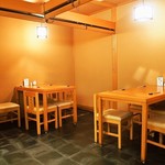 寿司割烹やまちょう - 店内（テーブル席）