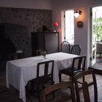 ムスタッシュ - レストラン室内