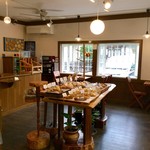 パン家アストレア - 店内