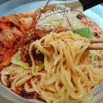 麺 やまらぁ - コシのある中太麺！